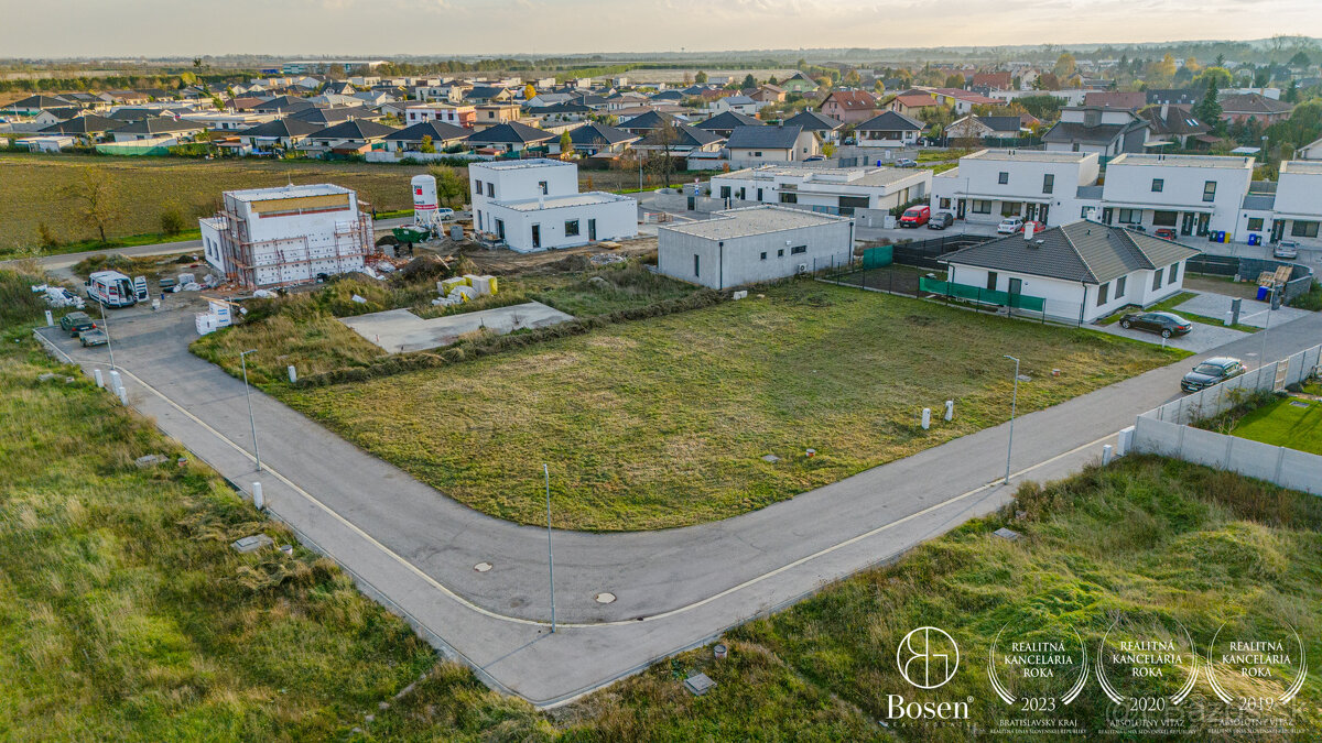BOSEN| 2 susediace pozemky na výstavbu rodinných domov, Milo