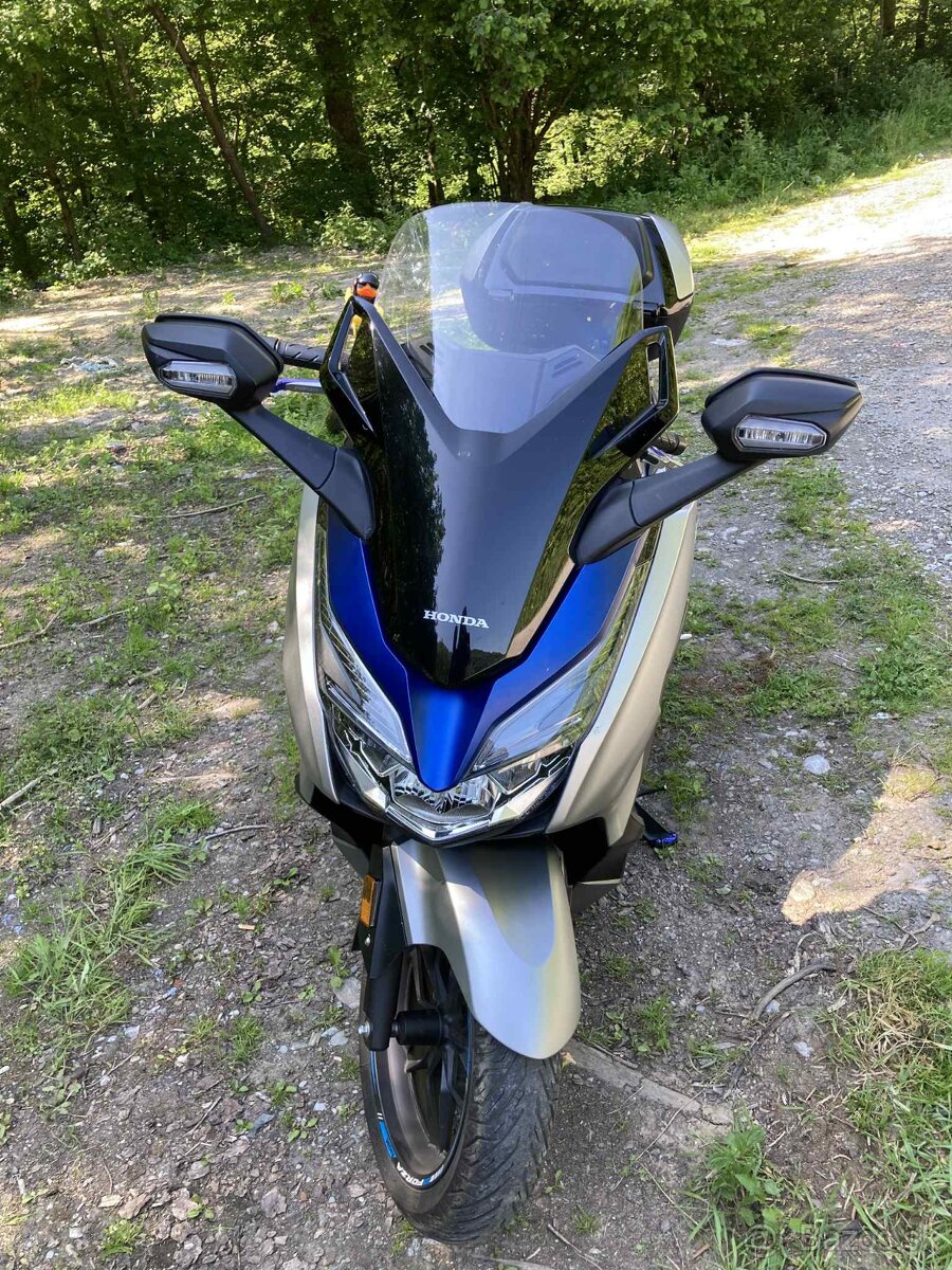 Honda forza 125