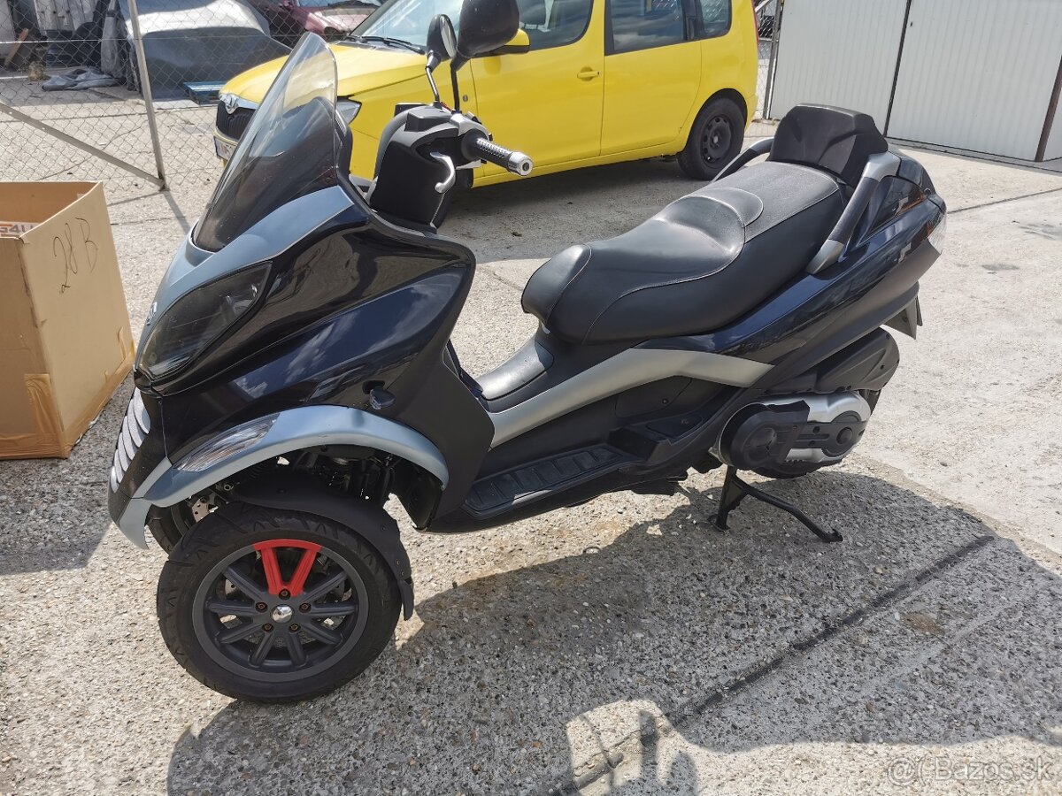 Piaggio 400
