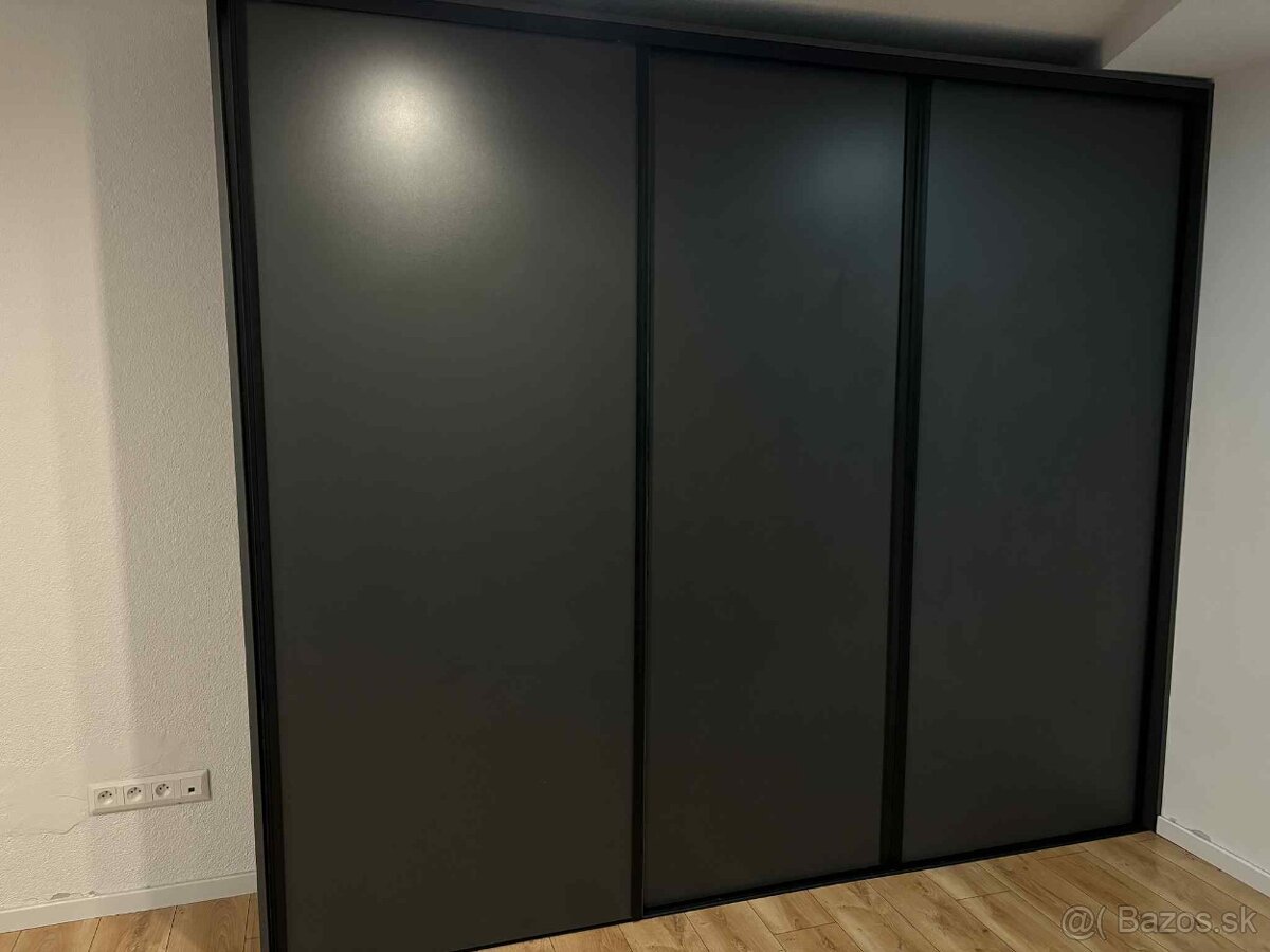Rolldoor skriňa na mieru