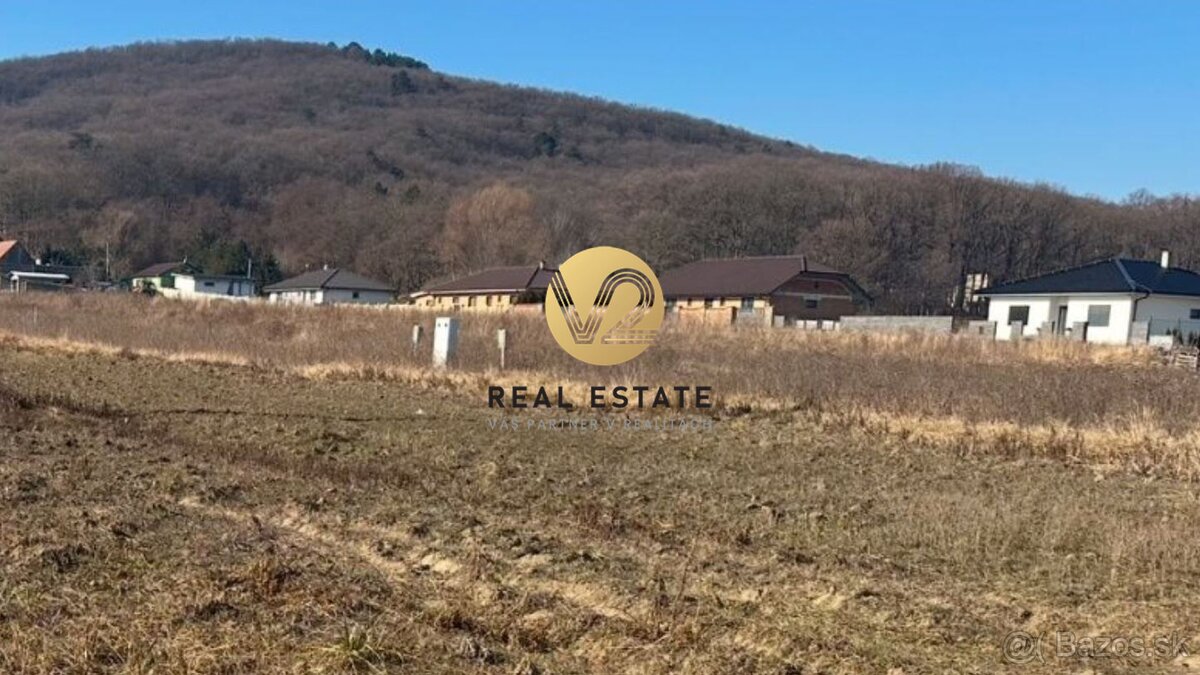Ponúkame Na PREDAJ stavebný pozemok 921m2