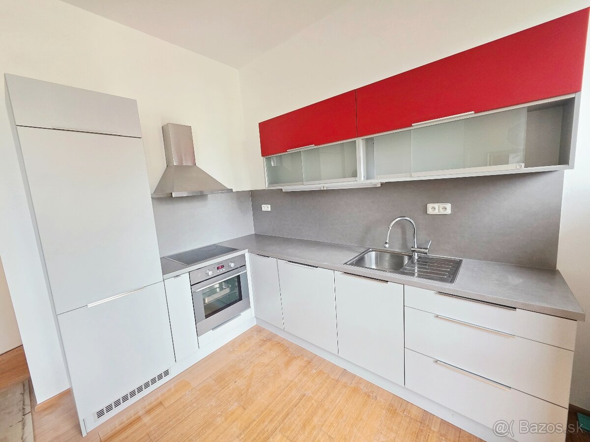 Kuchynská linka včetně spotřebičů