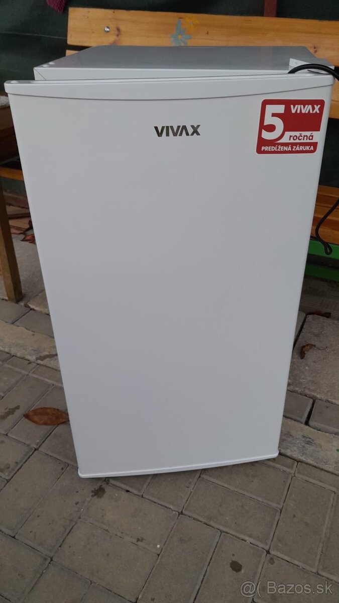 Kompaktná chladnička s mraznickou TTR-93