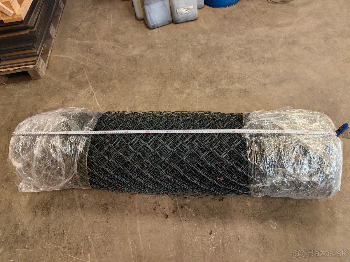 pletivo potiahnuté plasdtom zelené