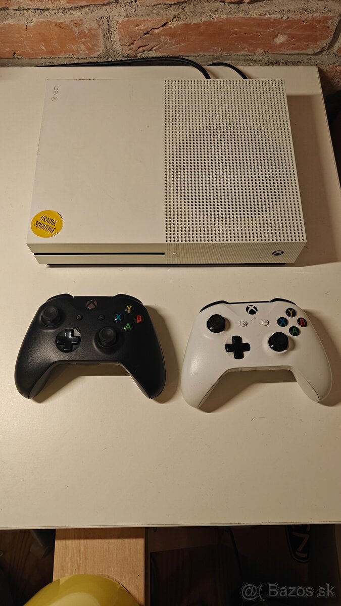 Xbox One S + hry