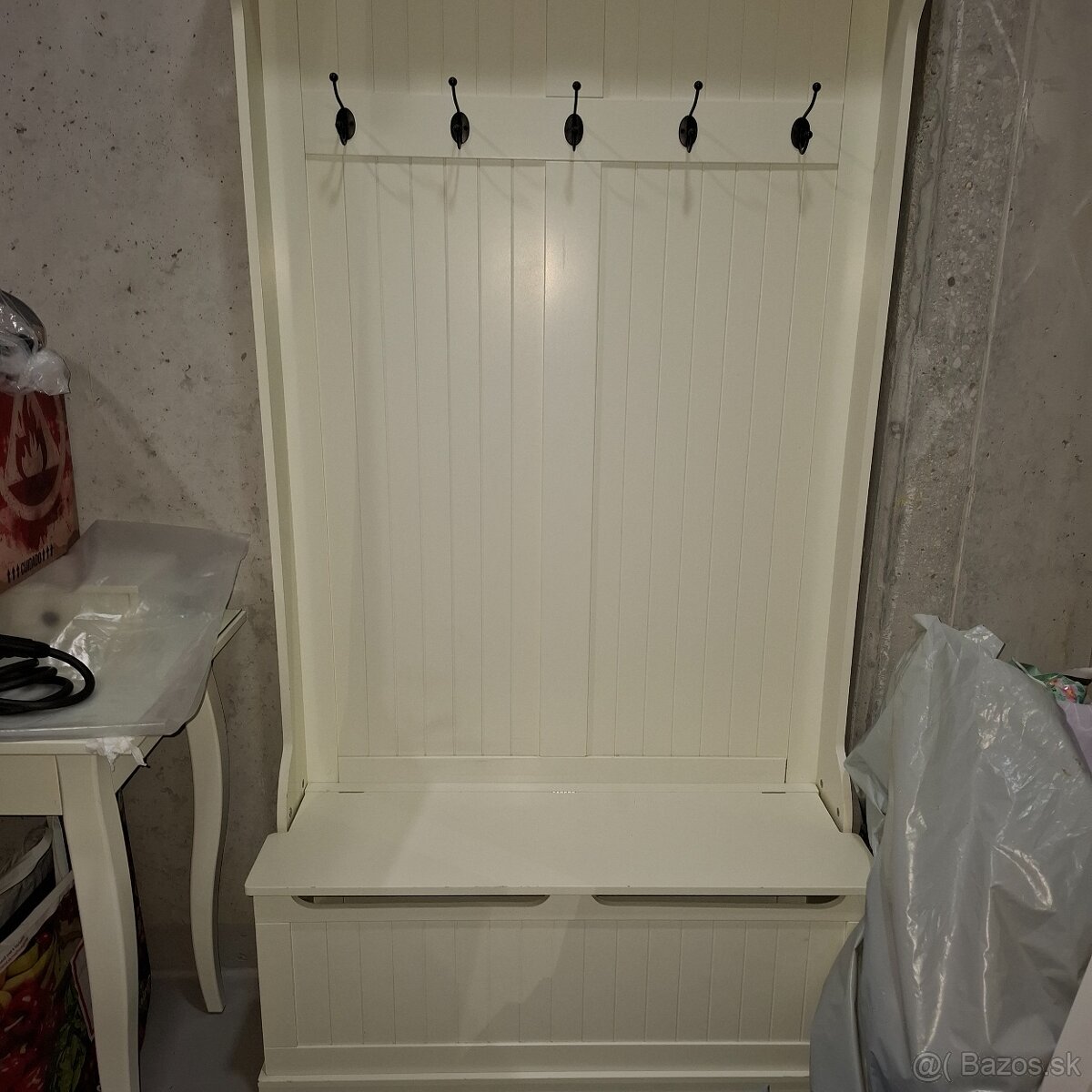 Vešiakova stena/skriňa JYSK