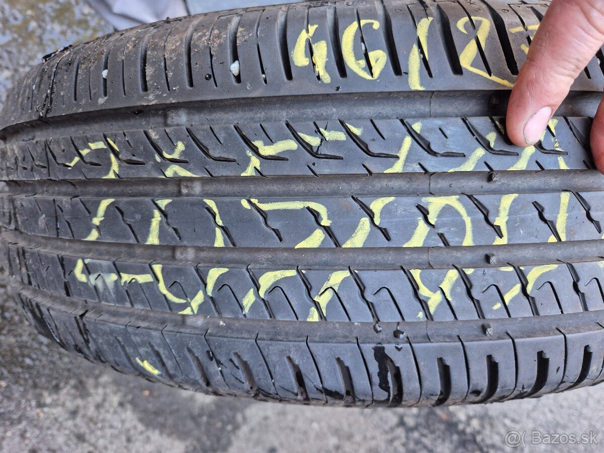 Predam letne pneu 2x 205/60R16 Barum