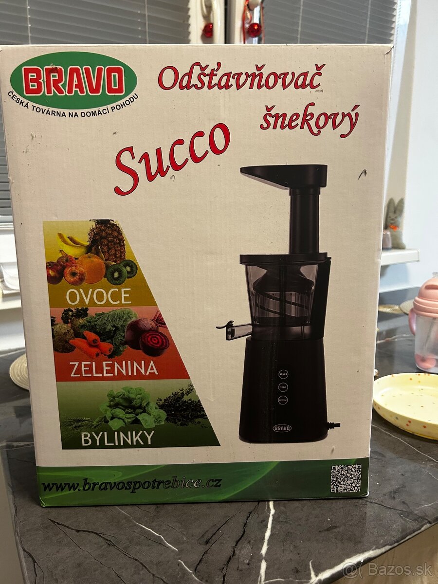 Pomalý lis na ovoce a zeleninu Succo B-4910