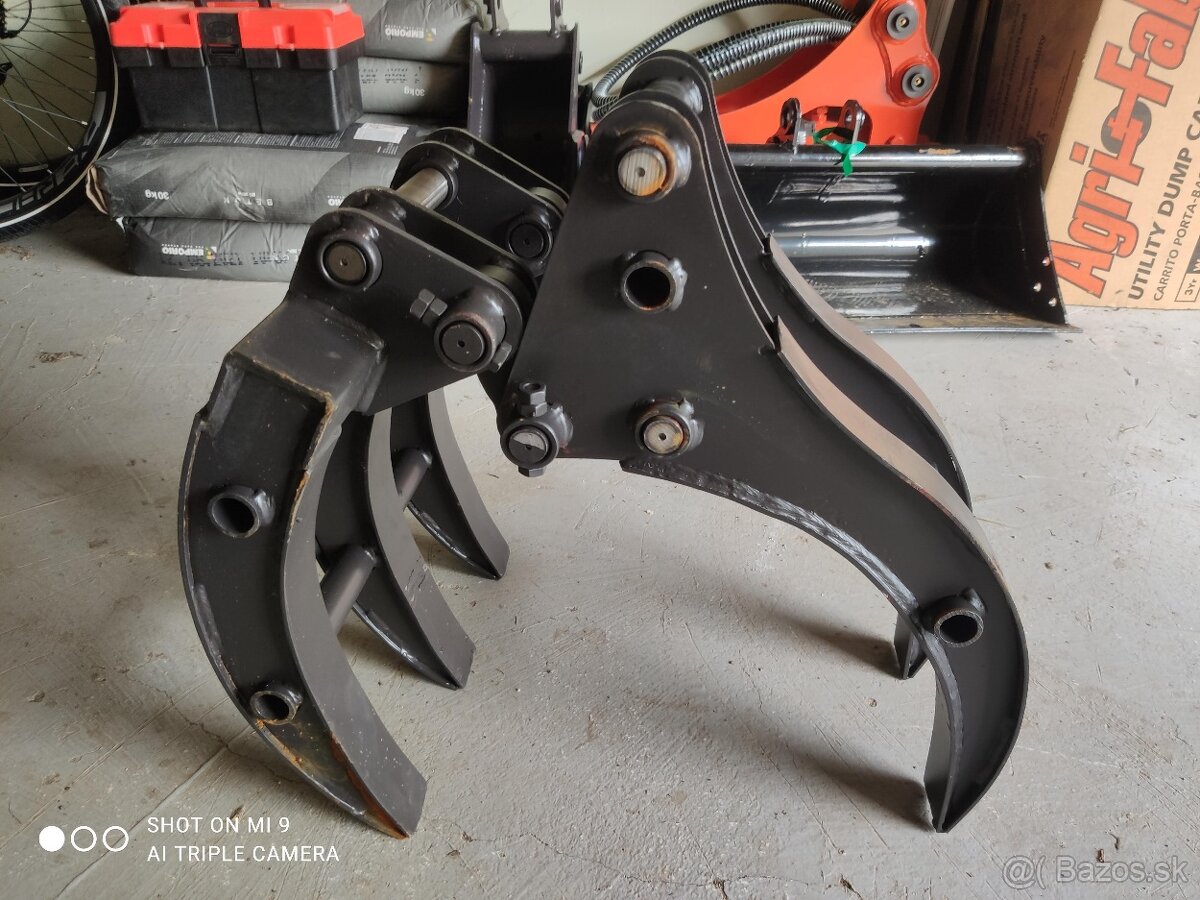 Predám kliešte na drevo na minibager.