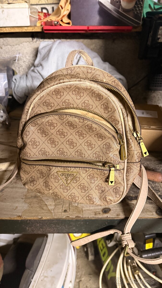 Ruksačik Guess