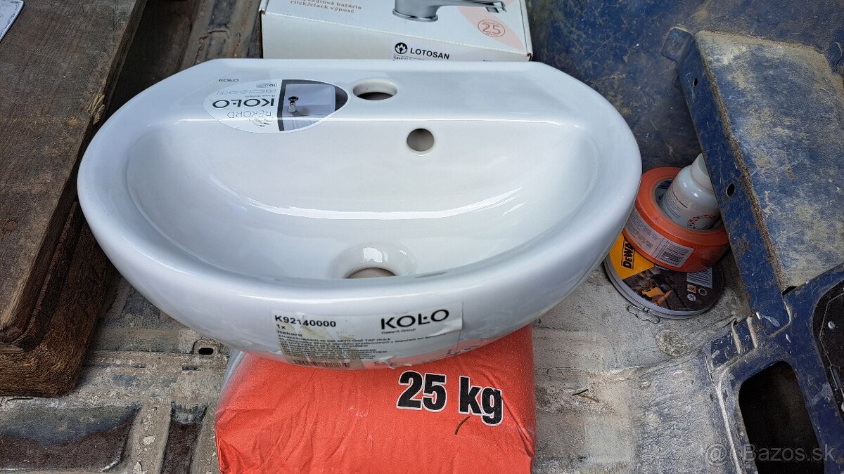 Ponukam na predaj umyvadlo a bateriu