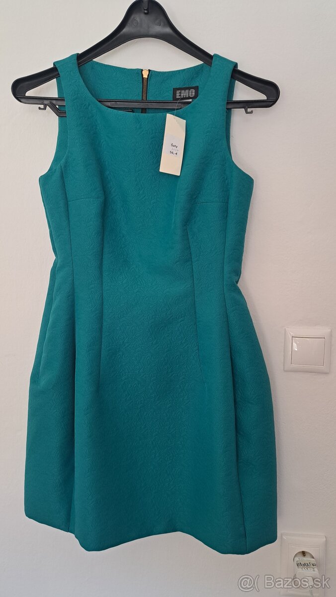 Dámske spolocenske saty.