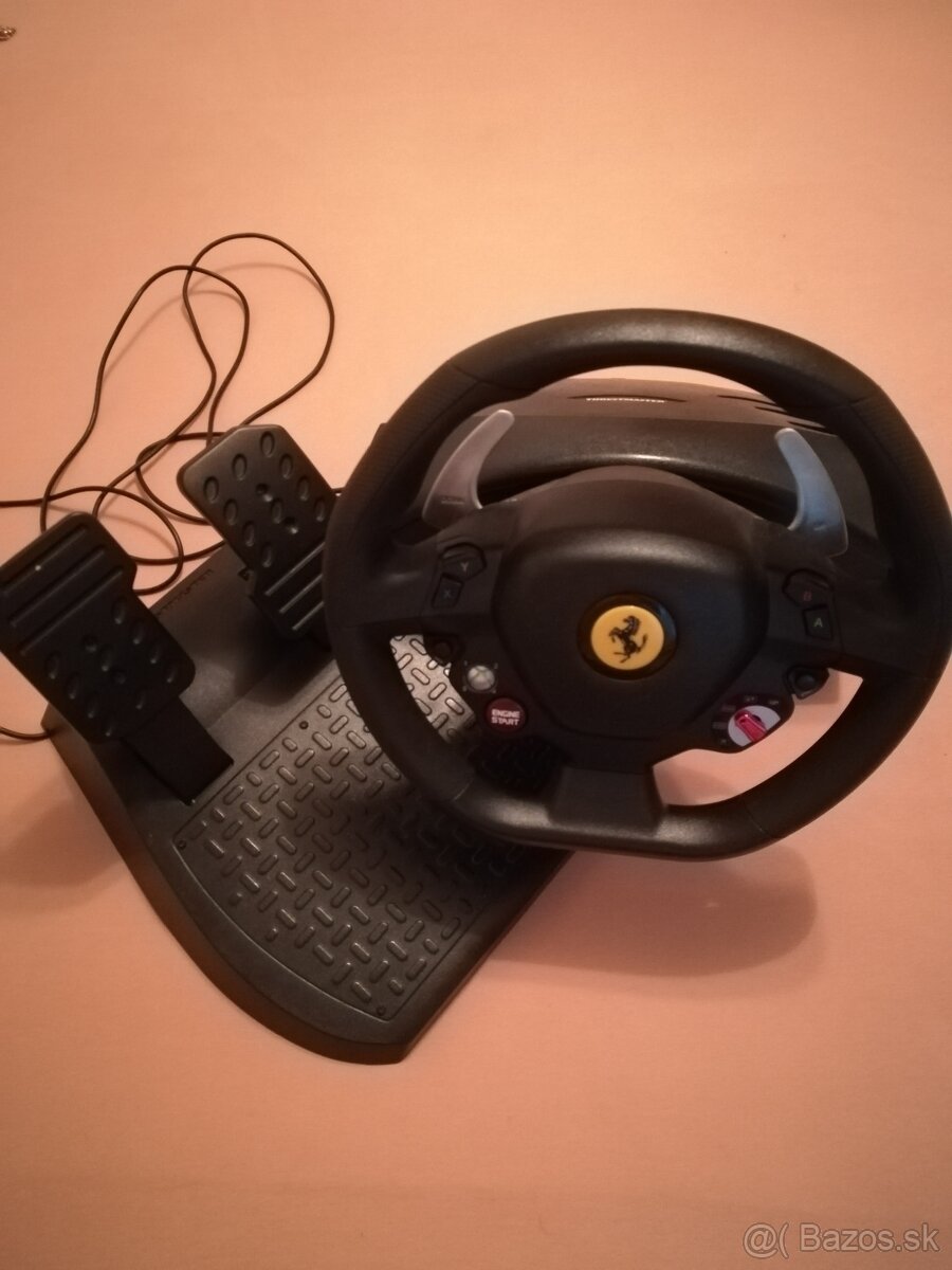 Xbox 360 volant s pedalmi Ferrari