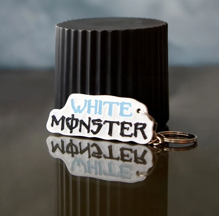 White Monster kľúčenka