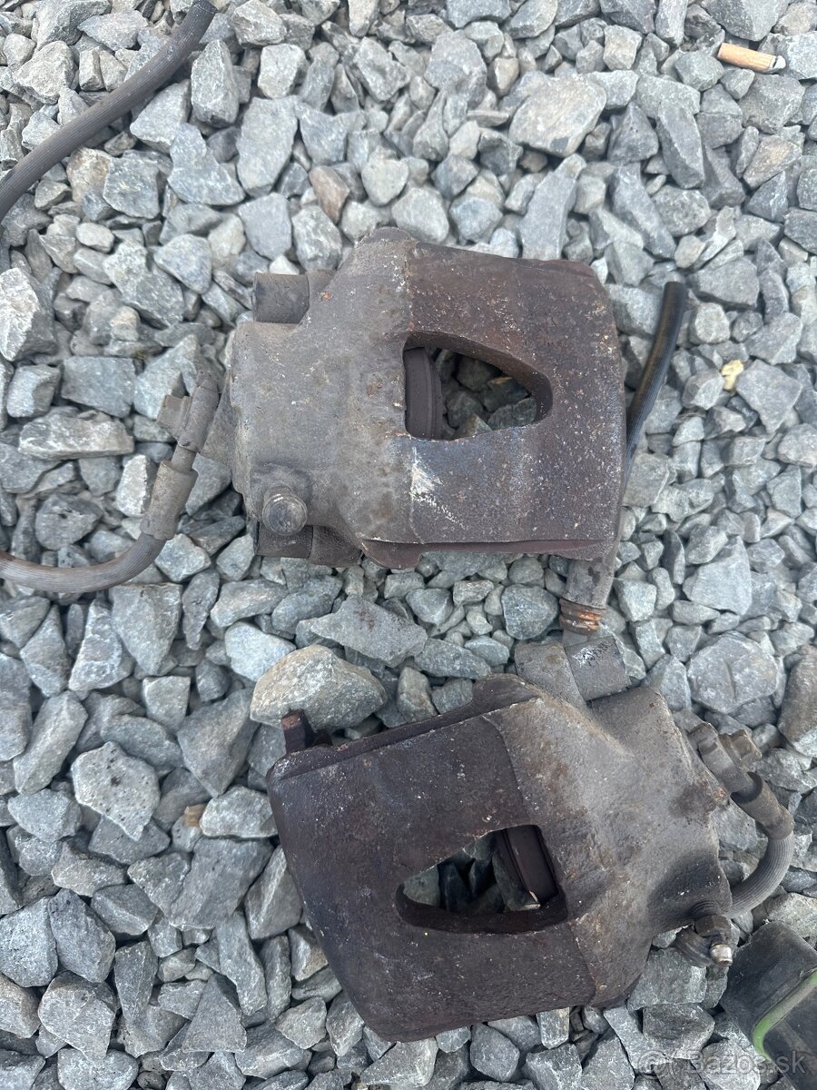 Predný brzdovy strmen 280mm