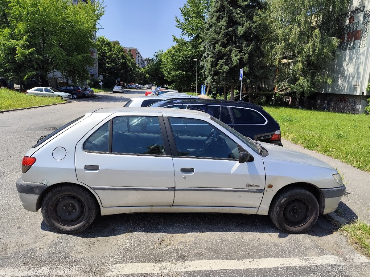 Predám Peugeot 306 najlepšie na náhradné diely