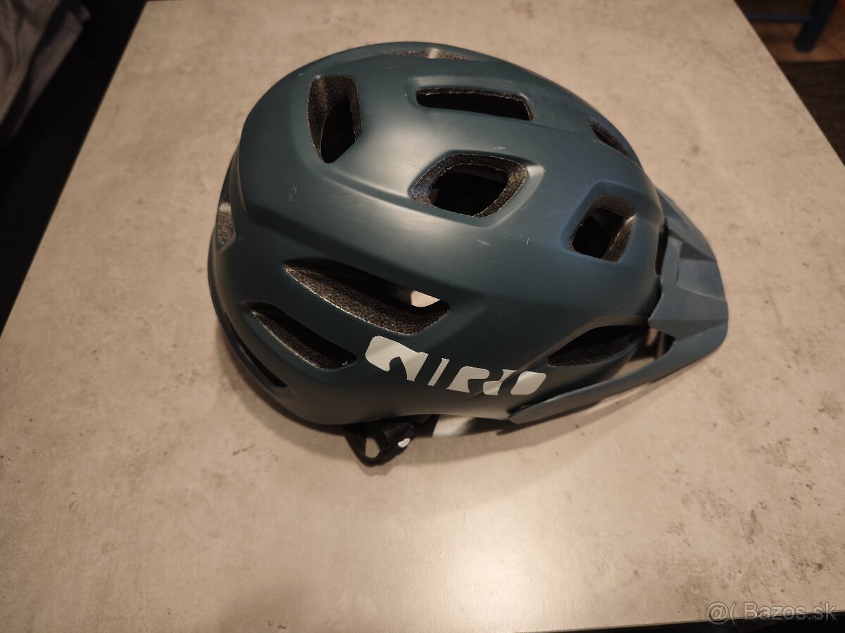 Prilba Giro