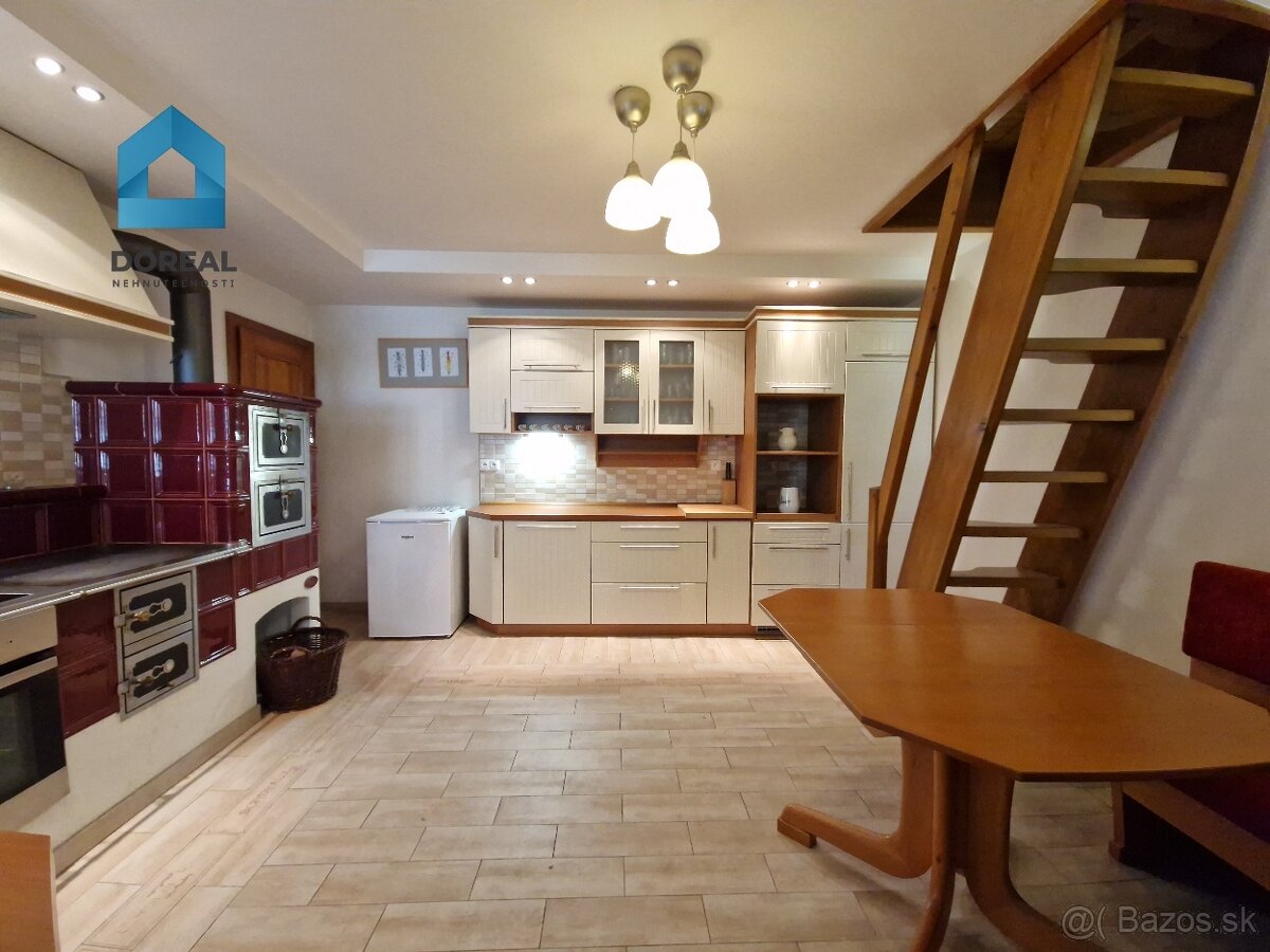 KRÁSNA ZARIADENÁ VIDIECKA VILKA S POZEMKOM 2870M2, Dojč