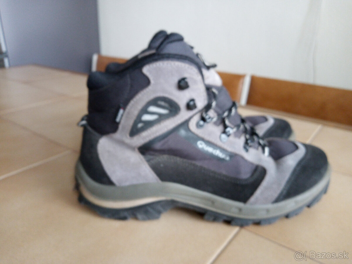Panska kozena outdoorova obuv Quechua Essensole.
