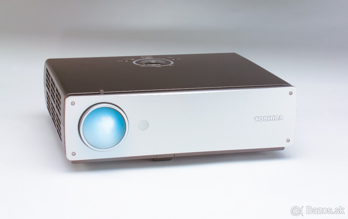Projektor Toshiba TDP-T80, žiarovka ok, otestovaný