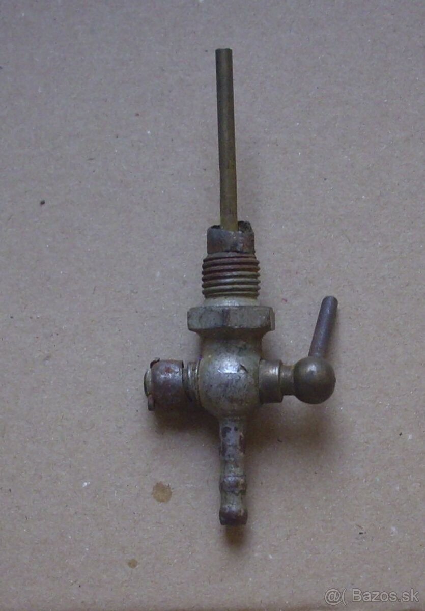 Jawa 550 až 250 pérák pípa benzínu