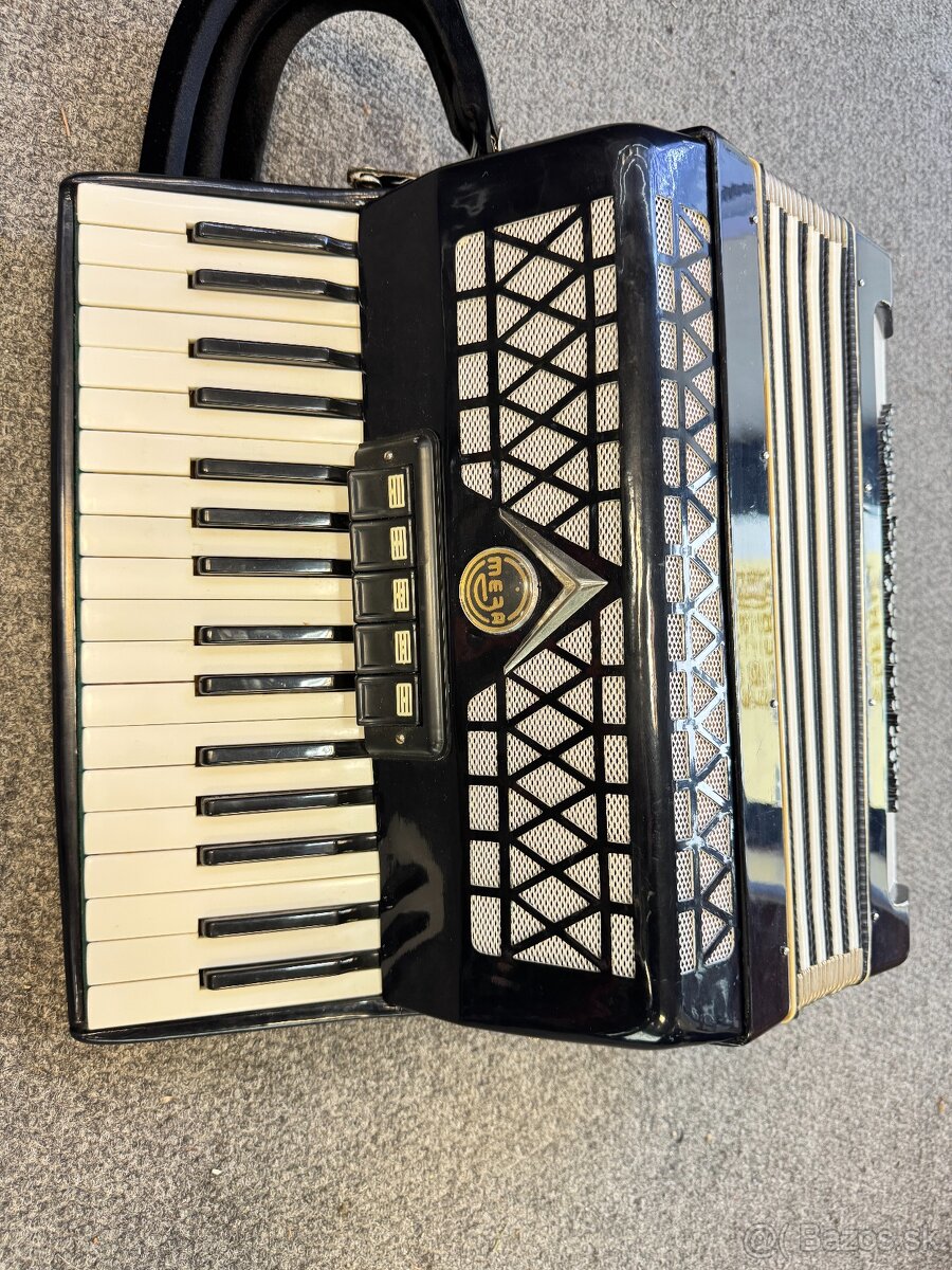 Harmonika, akordeon Mega 80 basovy