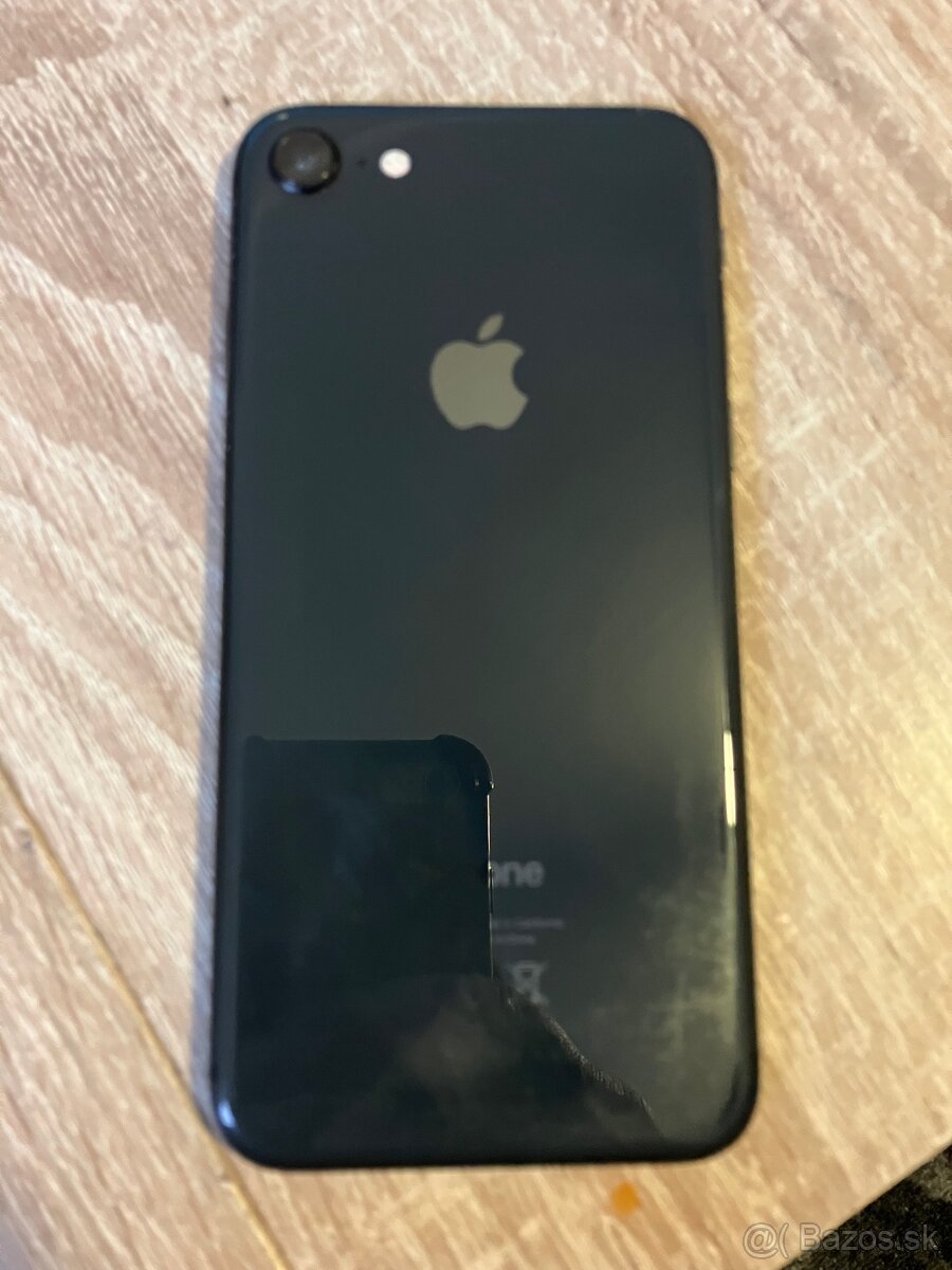 Predám iPhone 8