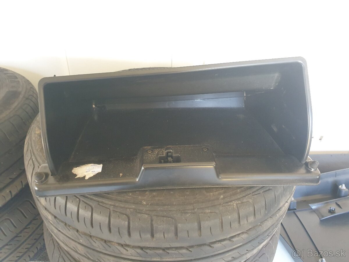 Honda Civic Aerodeck spolujazdcova priehradka