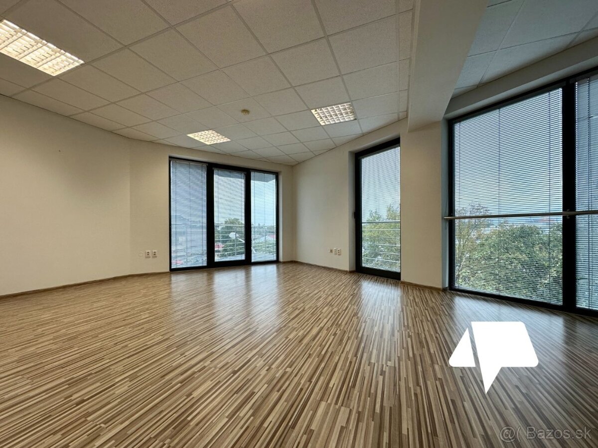 Prenájom - kancelária 62 m2, balkón, Nitra, Staničná ul.