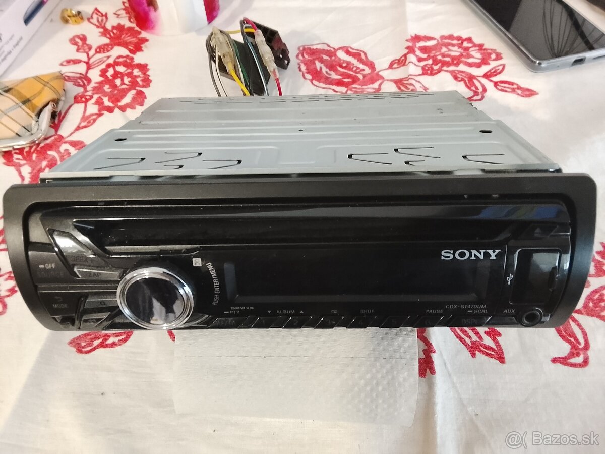 Predam autoradio sony.CD,USB,RADIO,AUX,bez zavady.