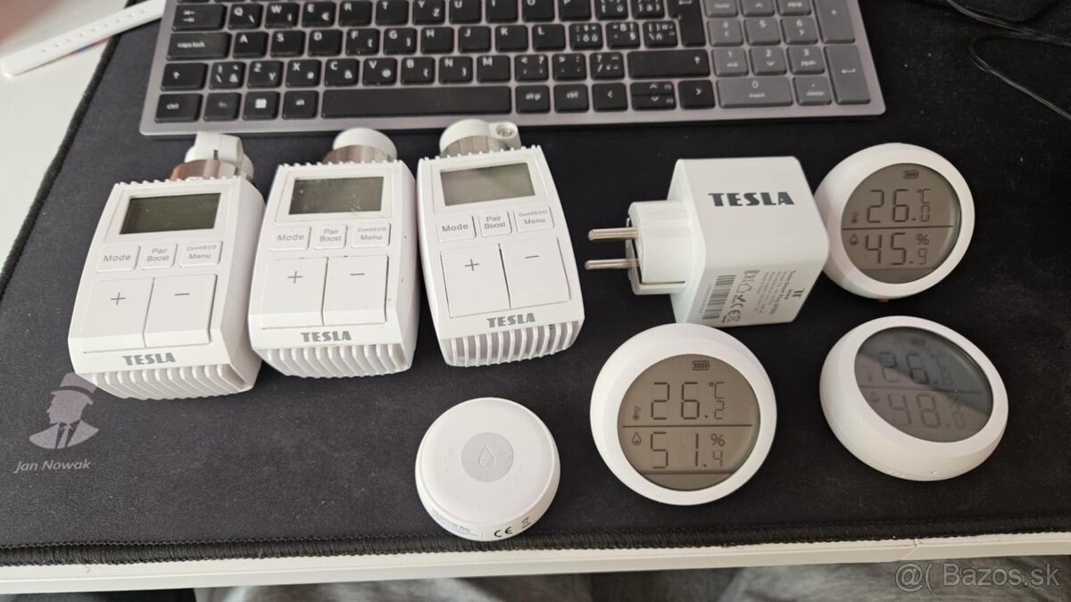 Tesla smart komponenty