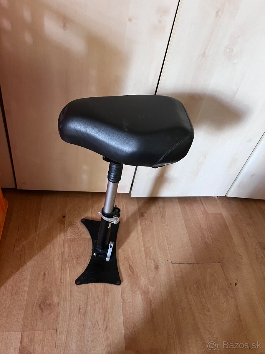 Sedadlo na kolobezku