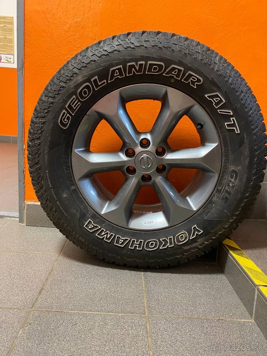 Elektrony 6x114,3 r17 s celorocnymi gumami Yokohama