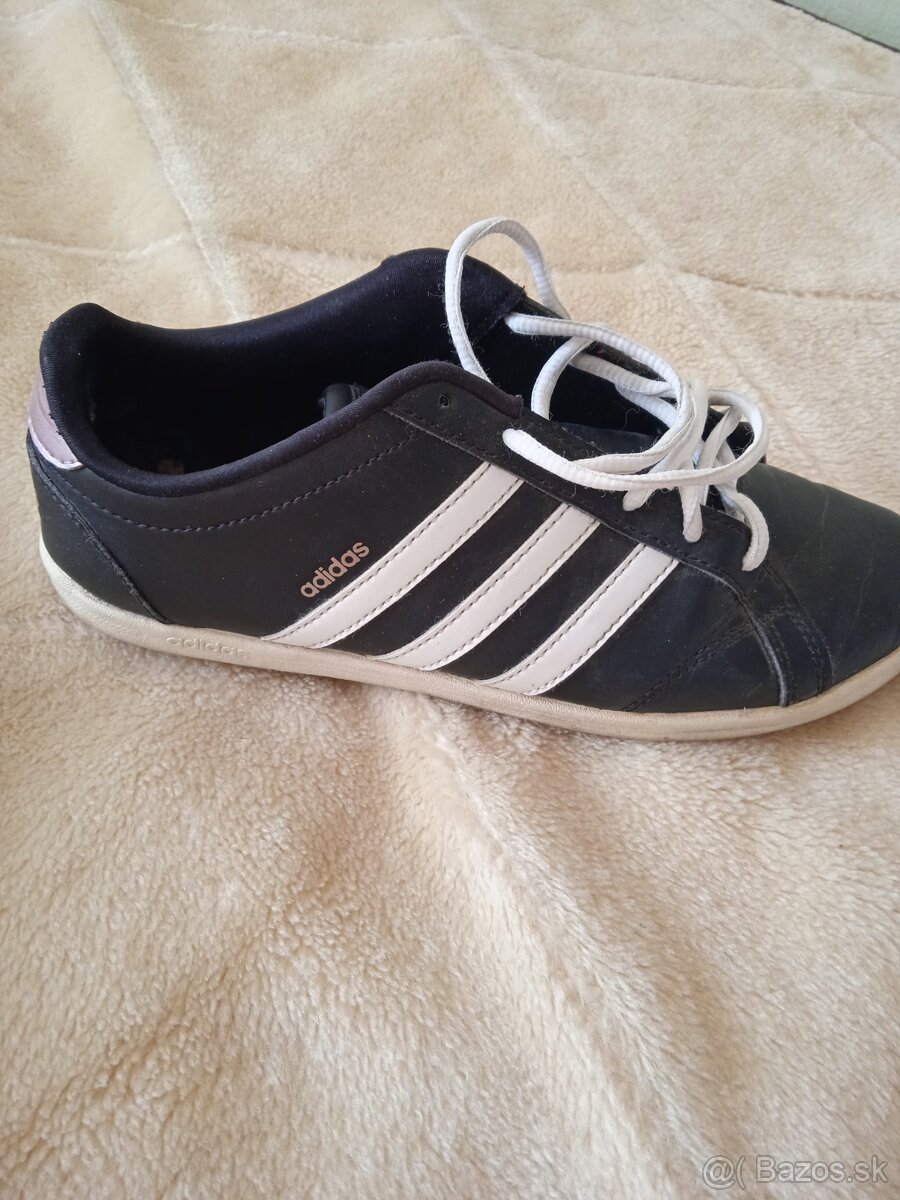 Dámske topánky Adidas číslo 39