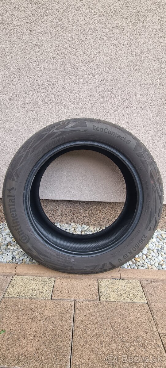 Predam letne pneu Continental 235/50 R19