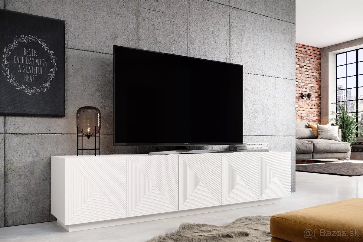 Skrinka pod Tv