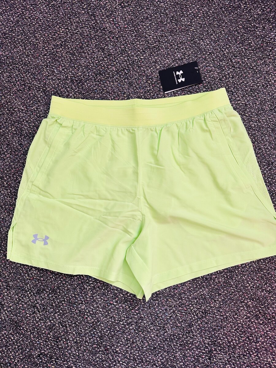 Under Armour bežečké šortky