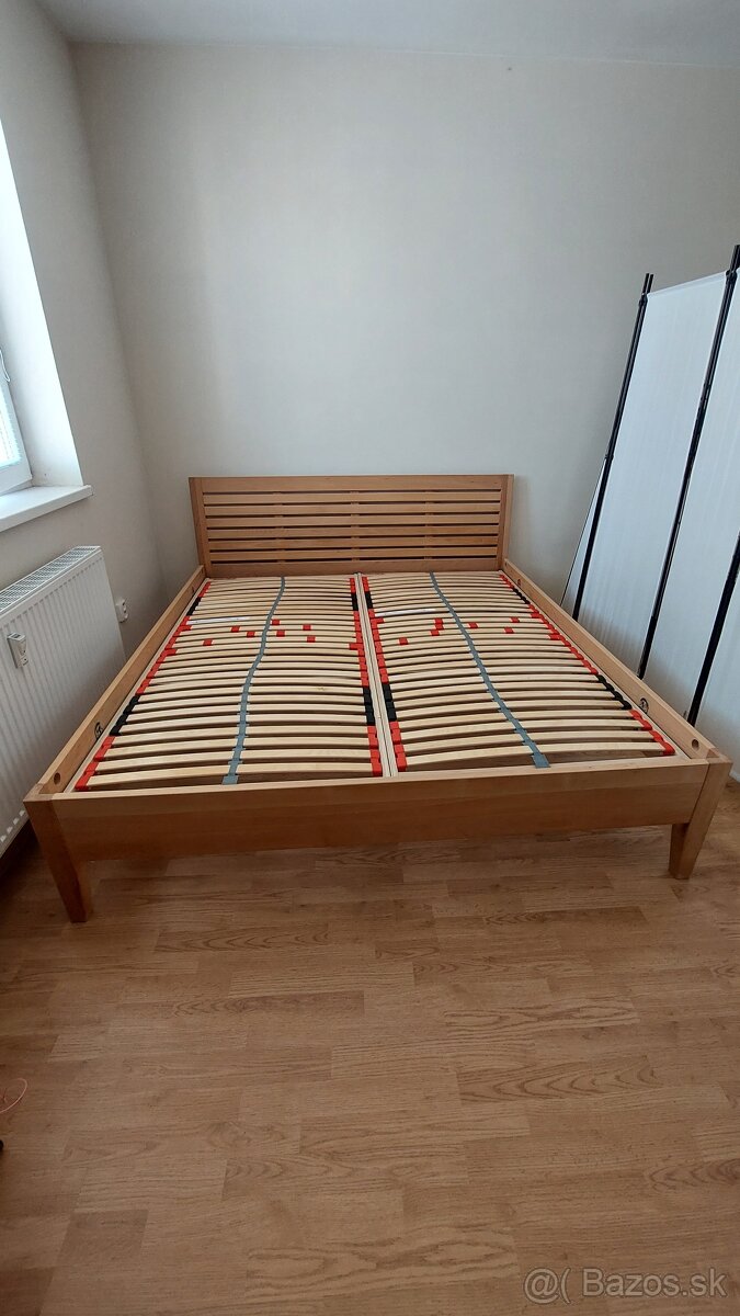 PREDÁM DREVENÚ POSTEL 180x200cm AJ S ROŠTAMI