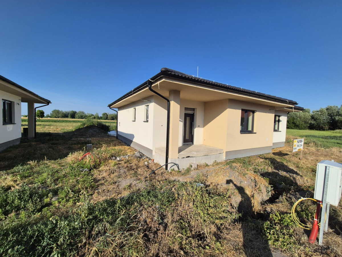 Na predaj je moderný novopostavený rodinný dom vo fáze holod