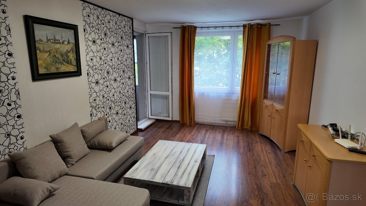 3izb byt so zariadením a lodžiou v kľudnom okolí