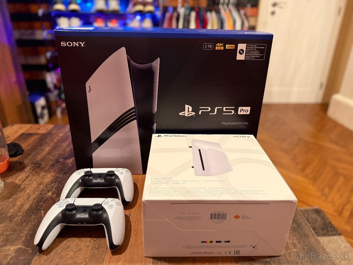 PlayStation 5 PRO + Disc Drive + 2x DualSense