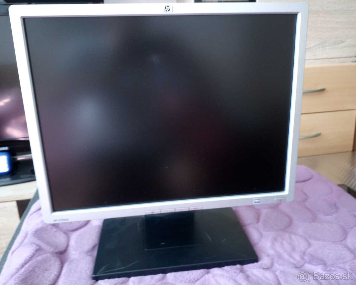 3 Monitory  20+20+19 palcov