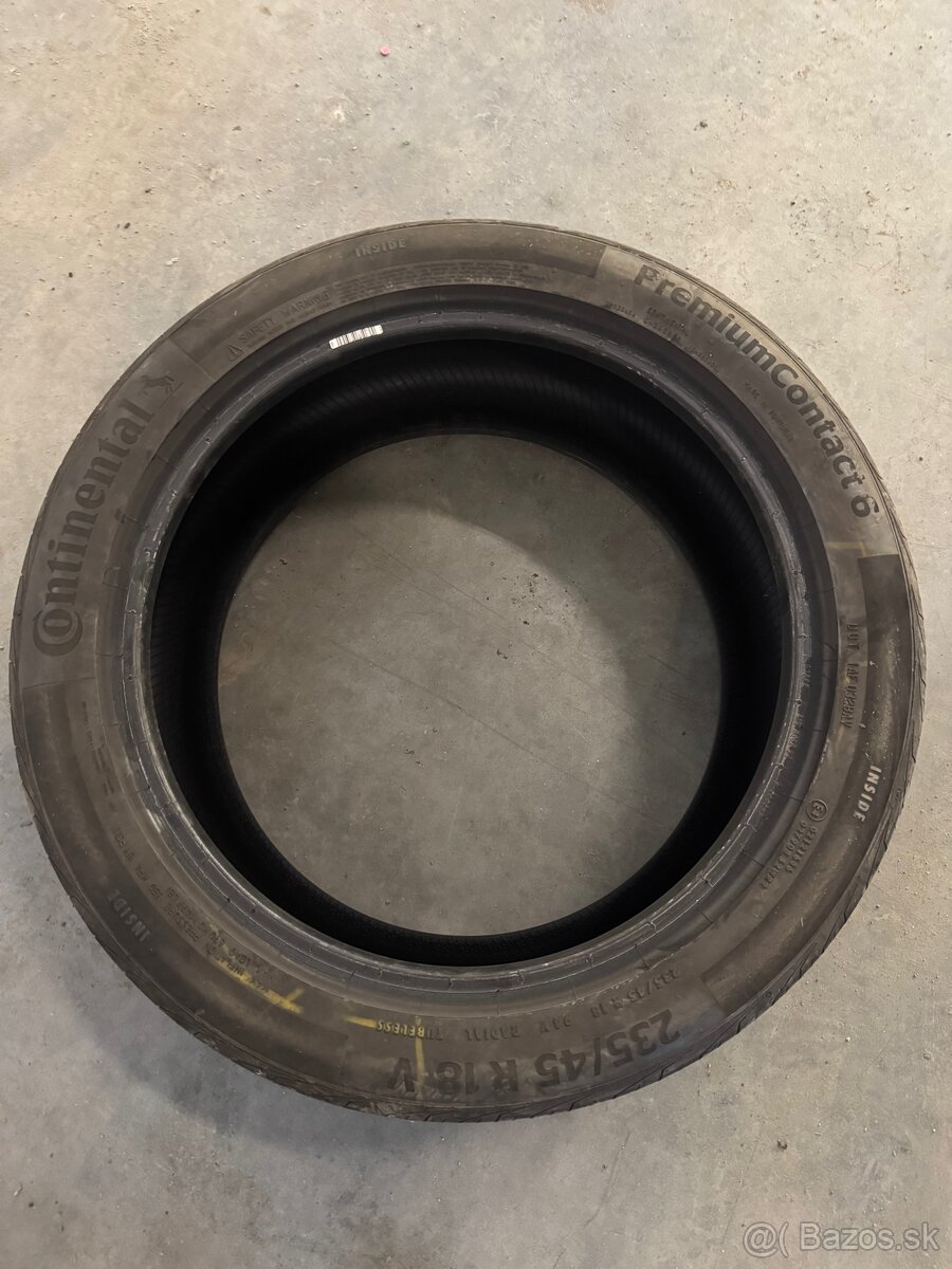 235/45R18