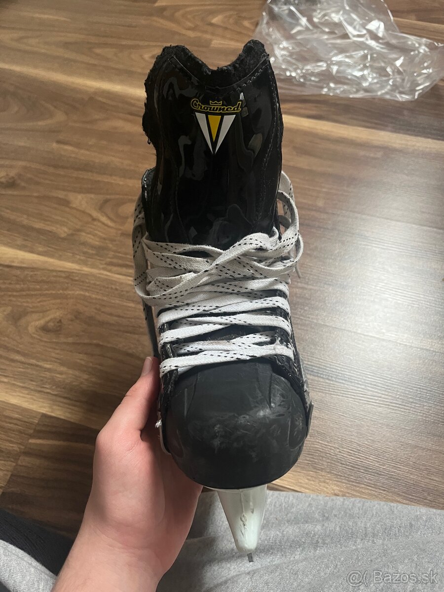 Ľadové korčule Crowned