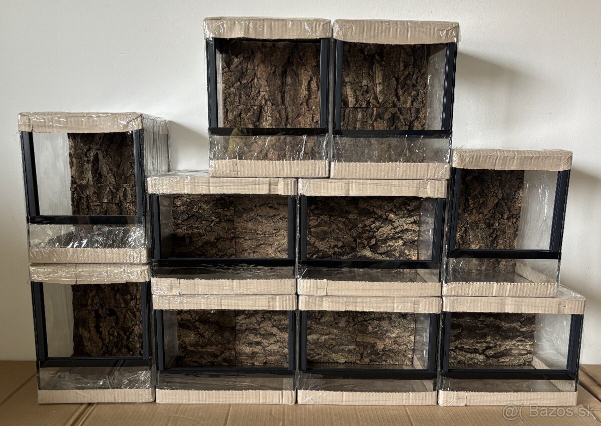 Terárium s korkovou 3D stenou