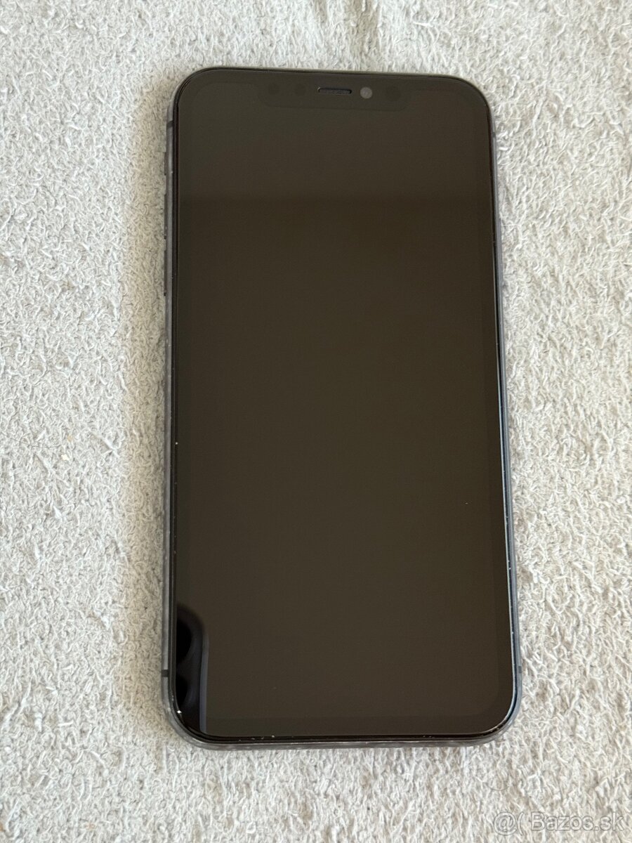 Predám Apple iPhone 11 64GB Black Známky používania na ráme