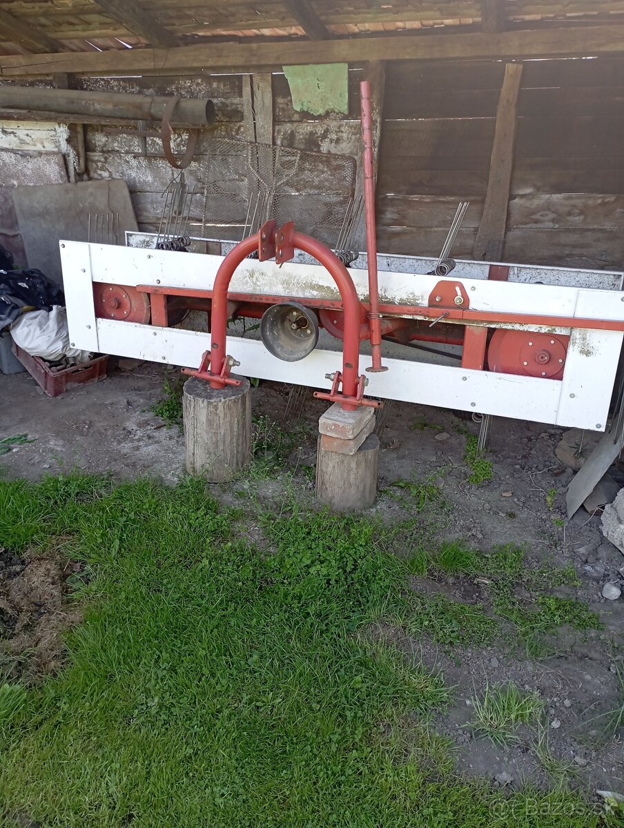 Pásová hrabačka na seno 2,50m.