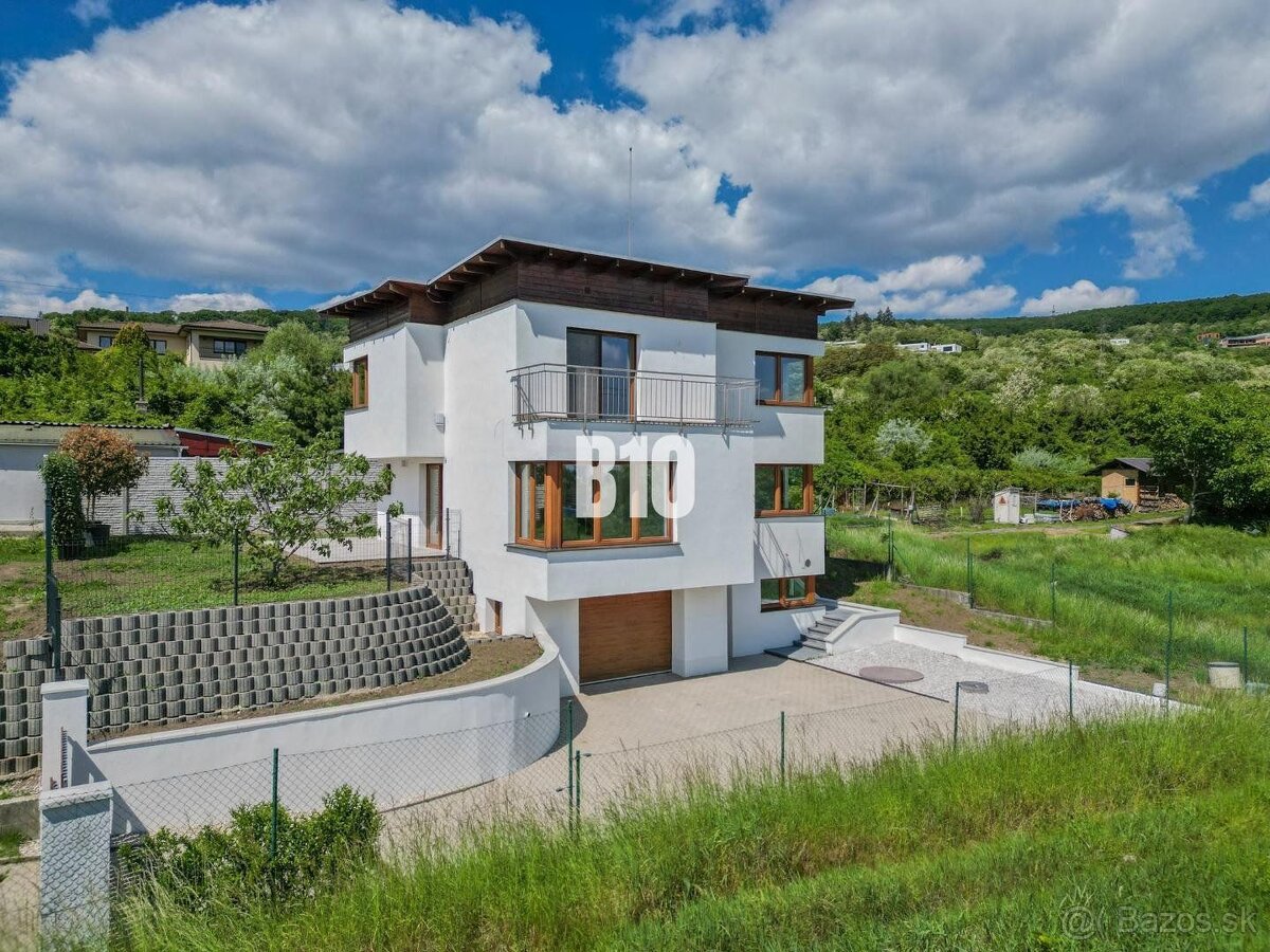 MODERNÝ, TECHNOLOGICKY VYSPELÝ 5i (229m2) RD s výbornou dost