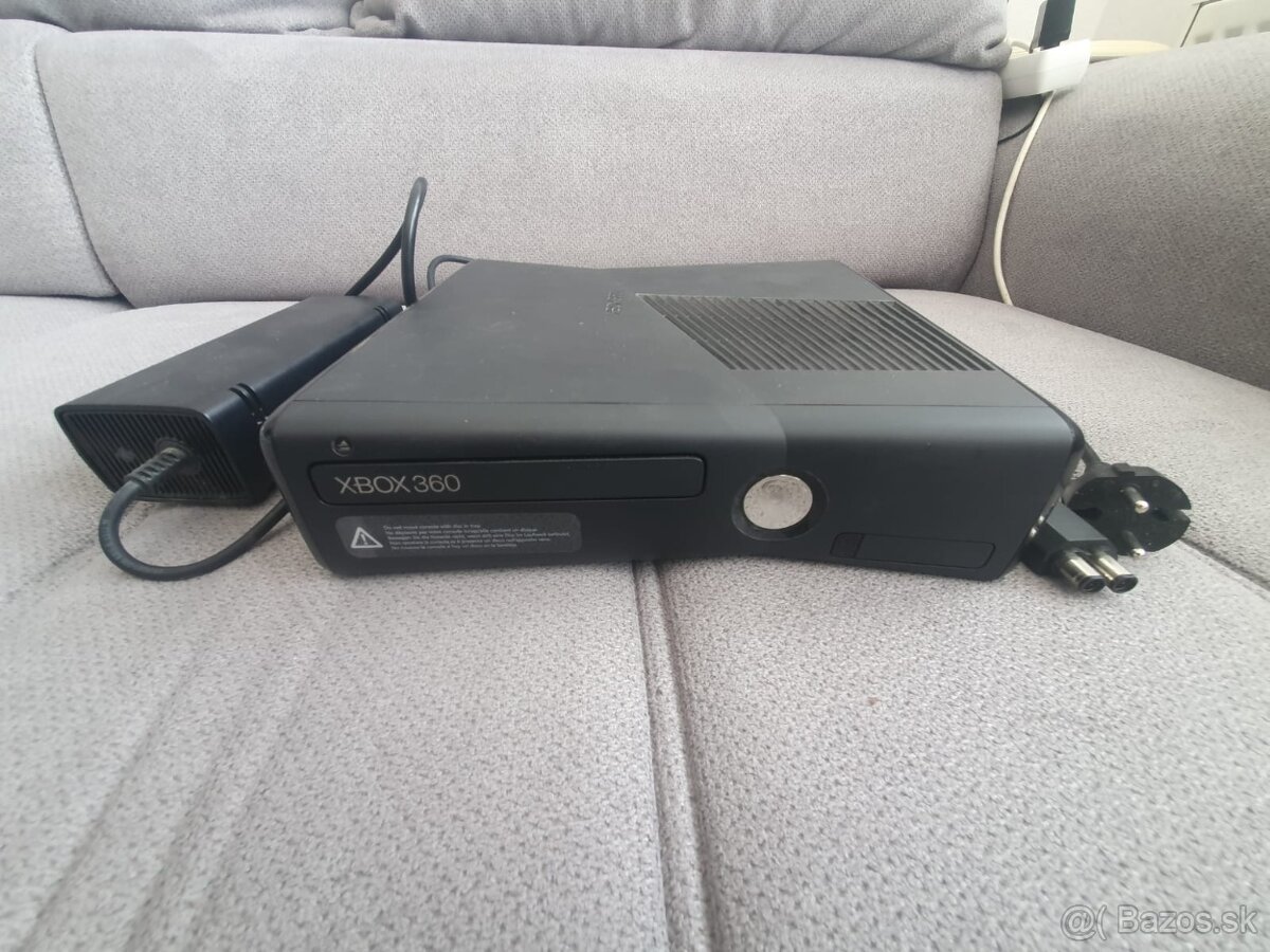 Xbox 360 S viac ako 12 nainštalovanými hrami,