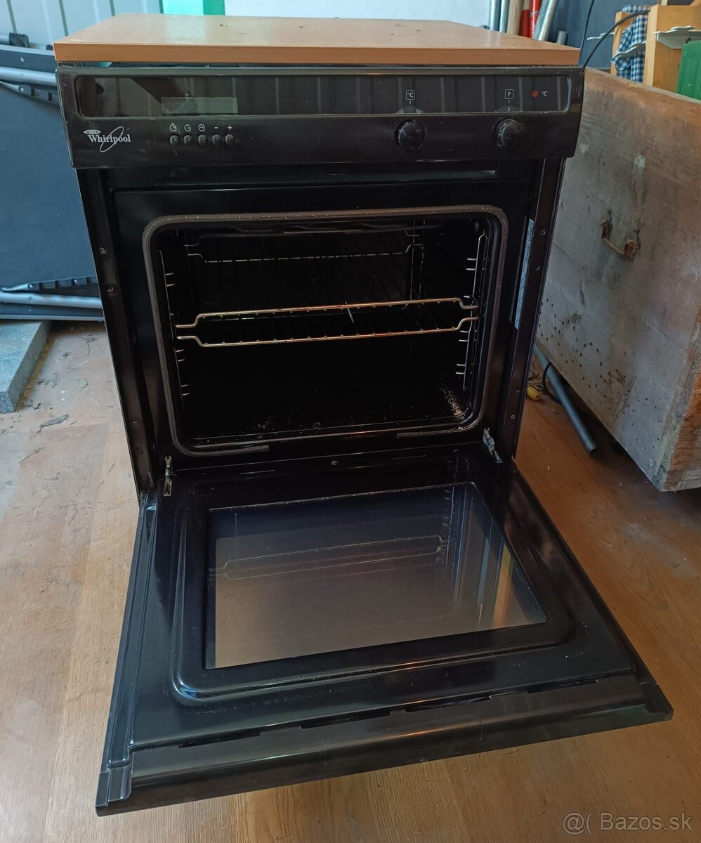 Lacno predám Whirlpool elektrickú rúru